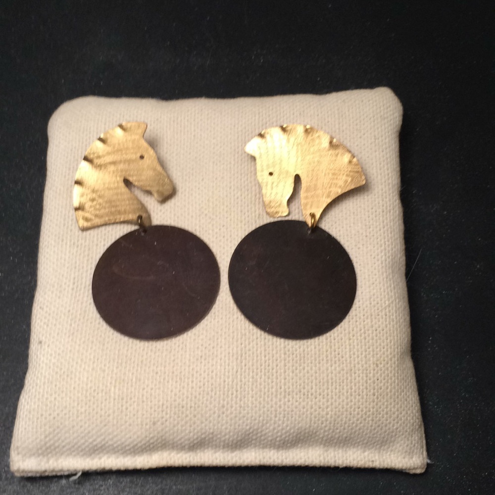 Beautiful natural brass and gold horse earrings - Picture 2 of 4